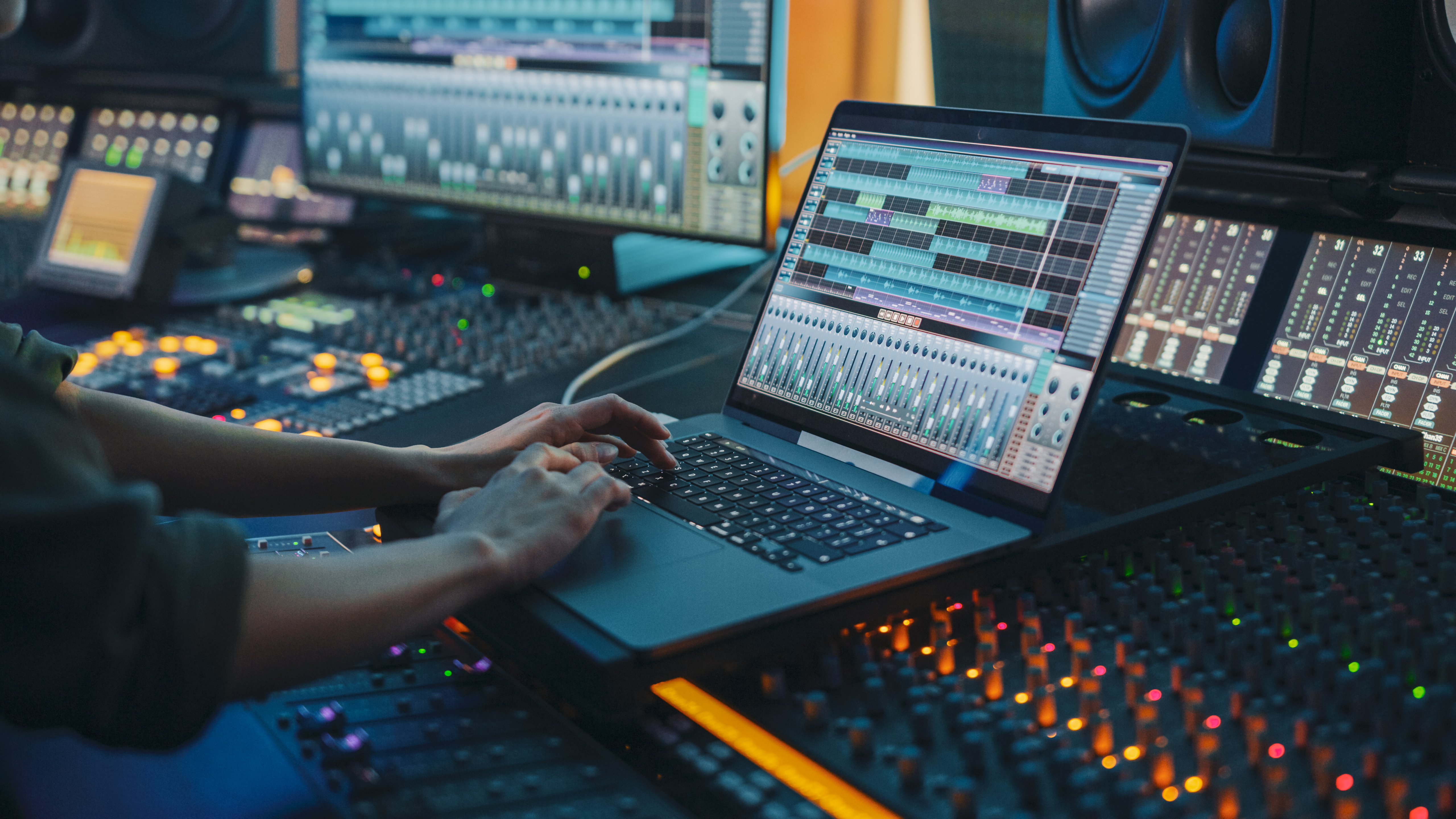 Crear sello musical en medellin - estudios de musica en medellin