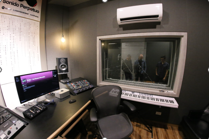 Sonido Perpetuo: un estudio de grabación para honrar y fortalecer la historia musical de Medellín en 2024