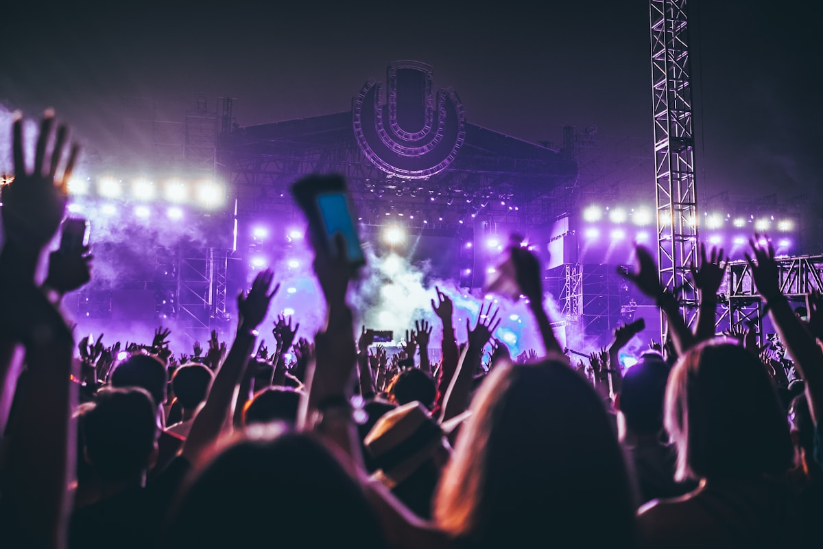 Diamante Electrico giras internacionales festivales multitud dia rock Colombia Estados Unidos Europa