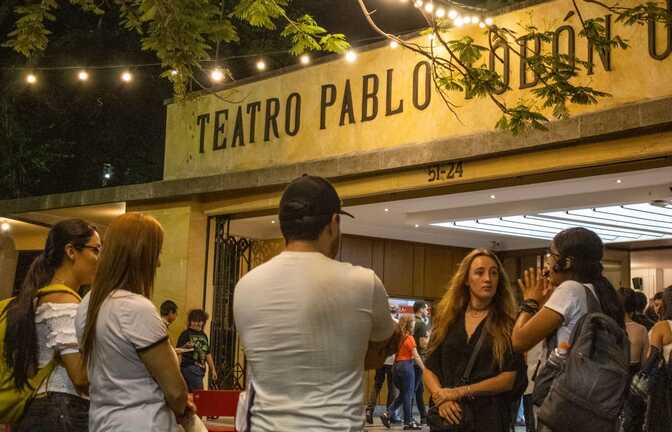 ⭐Artistic and Bohemian Night Tour of Medellin🎵