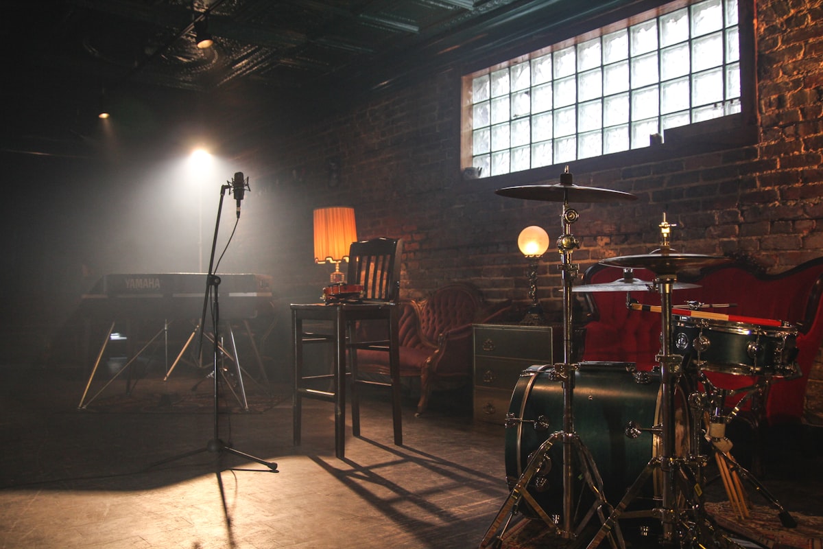 Be Fun monetizacion musica Colombia 2026 12 fuentes ingresos streaming shows corporativos SAYCO ACINPRO co-inversion artistas